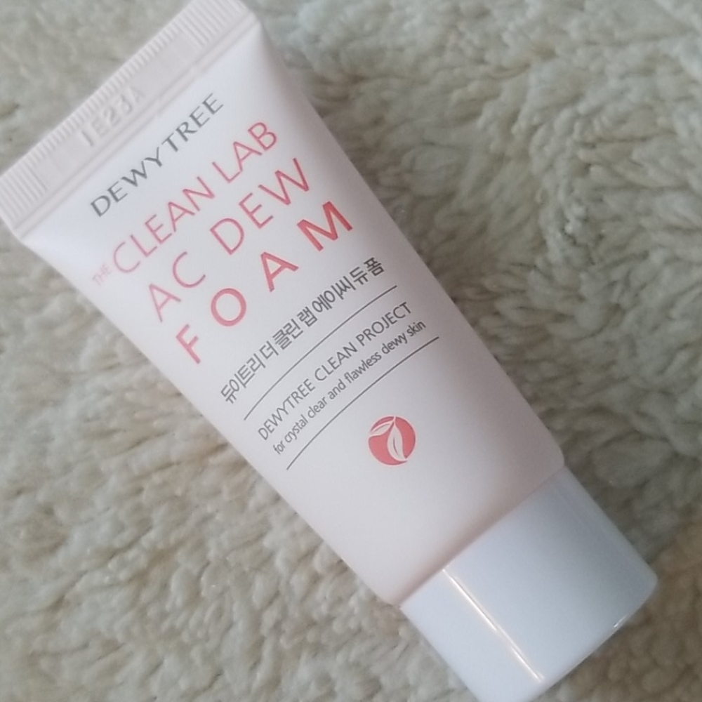 4/25 bundle item. DewyTree Clean Lab Foam